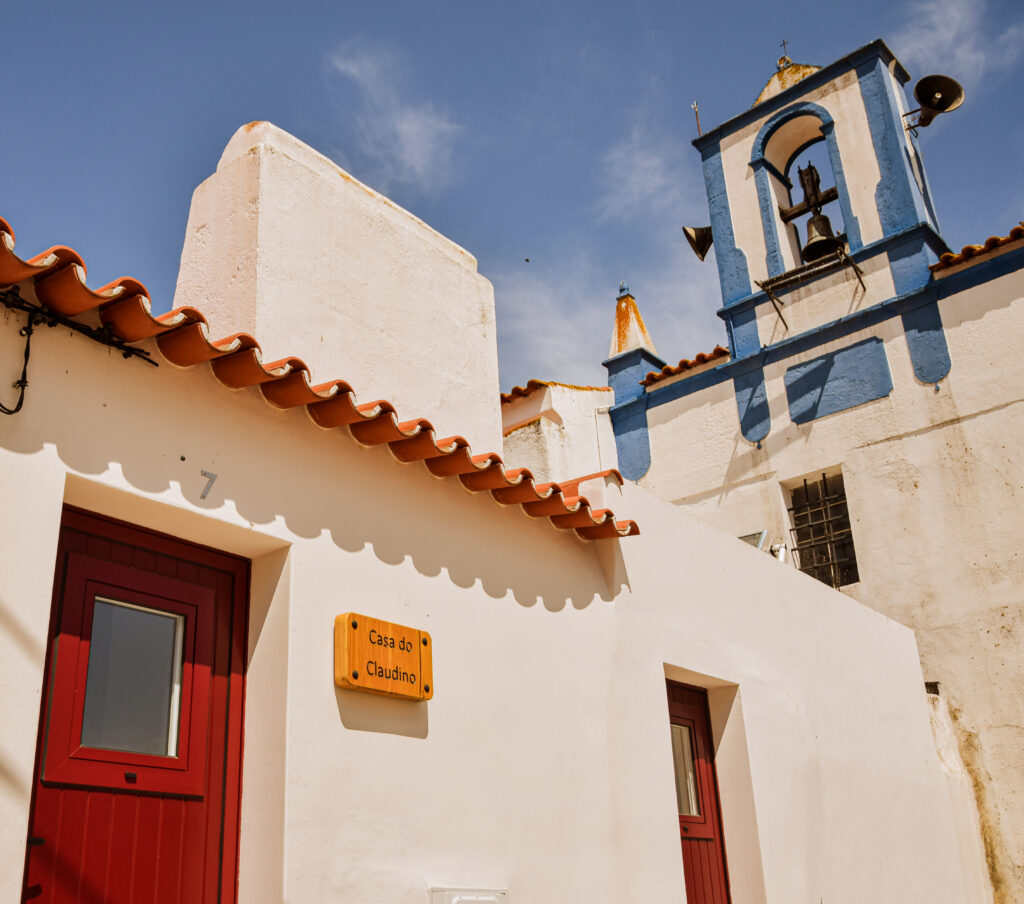 Aldeia - sino da igreja